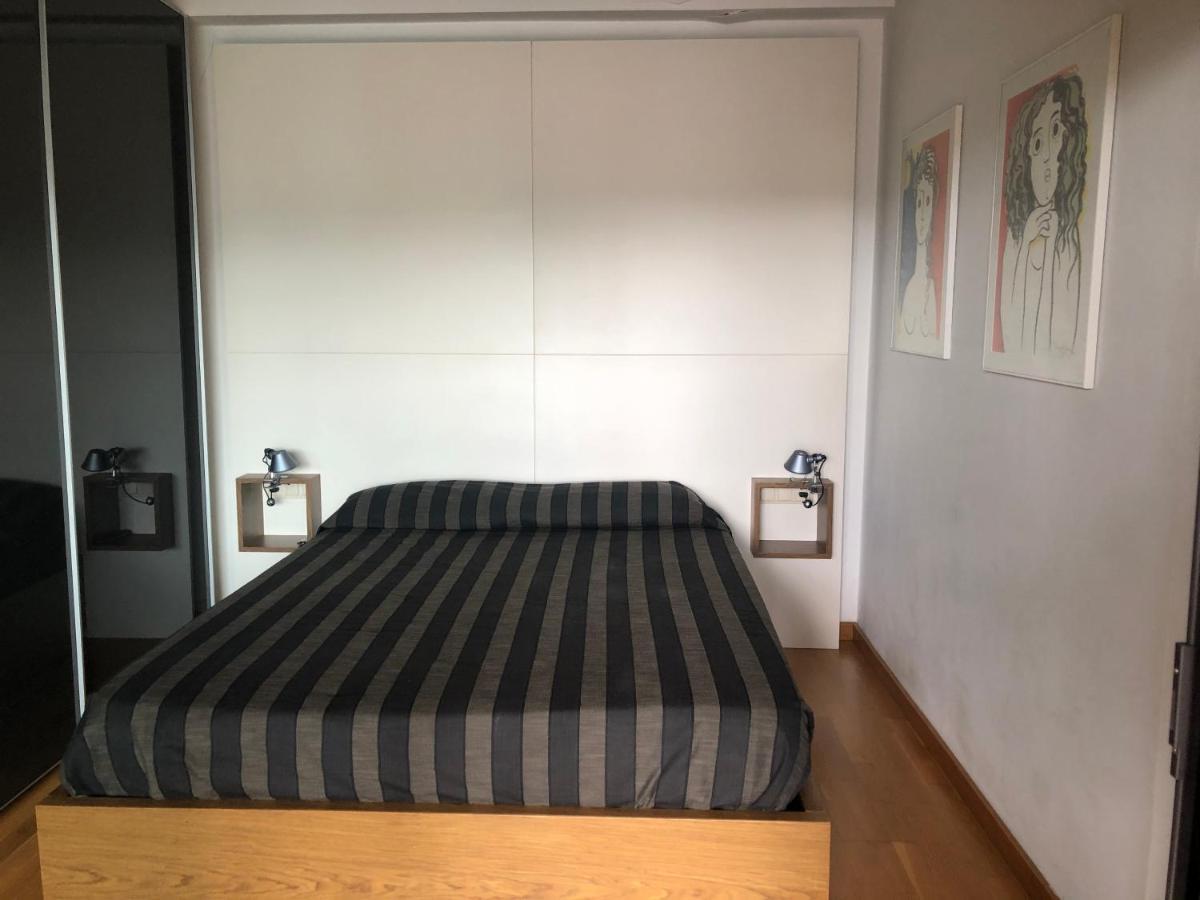 Atico De Diseno Con Terraza En El Centro De Olot Apartment Exterior photo